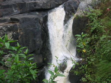 Chute Andriamamovoka of Riviere Namorona, Ranomafana Rain Forest.